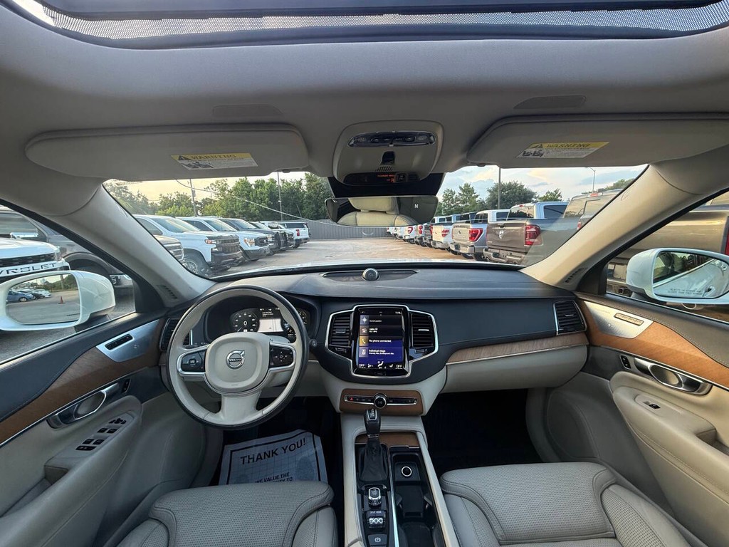 Volvo XC90 Vehicle Full-screen Gallery Image 20
