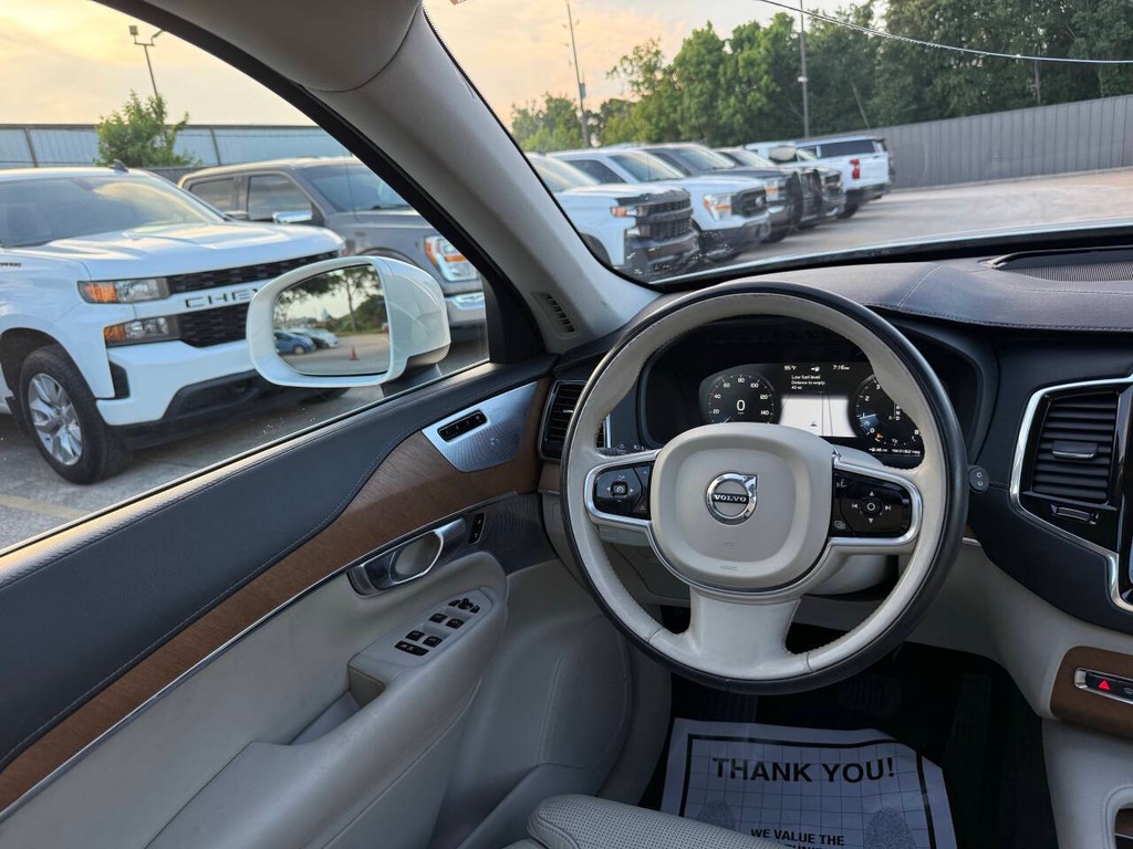 Volvo XC90 Vehicle Full-screen Gallery Image 21
