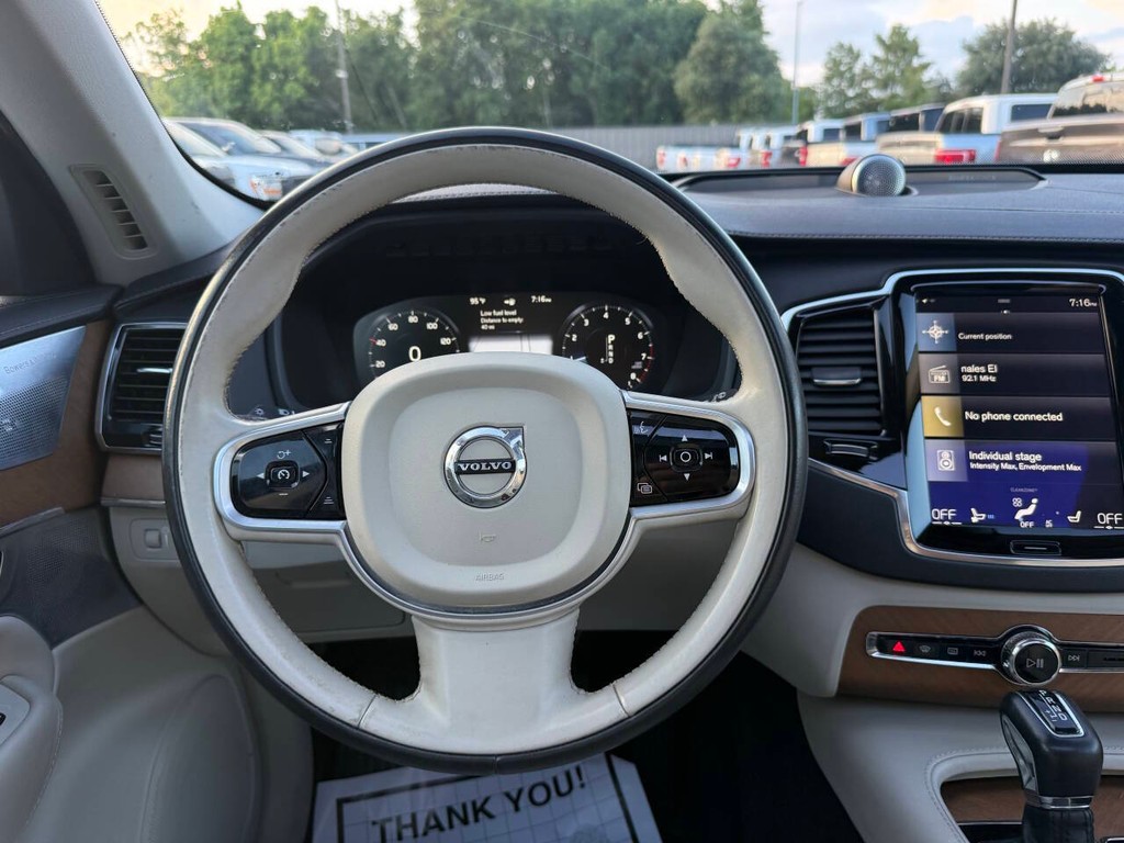 Volvo XC90 Vehicle Full-screen Gallery Image 24