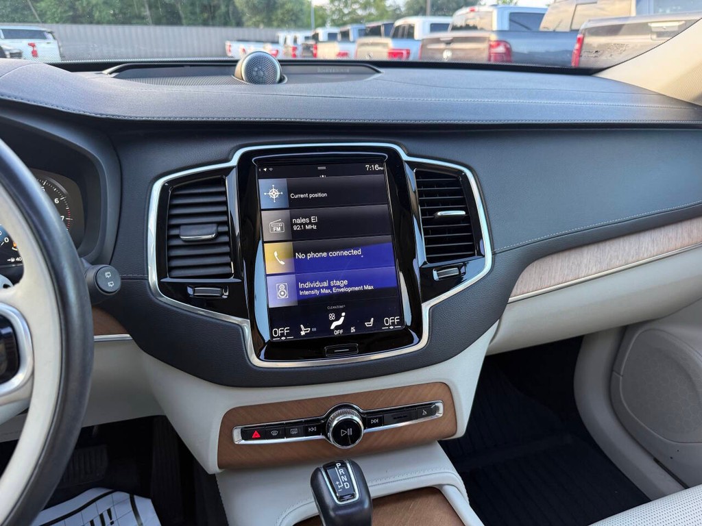Volvo XC90 Vehicle Full-screen Gallery Image 26