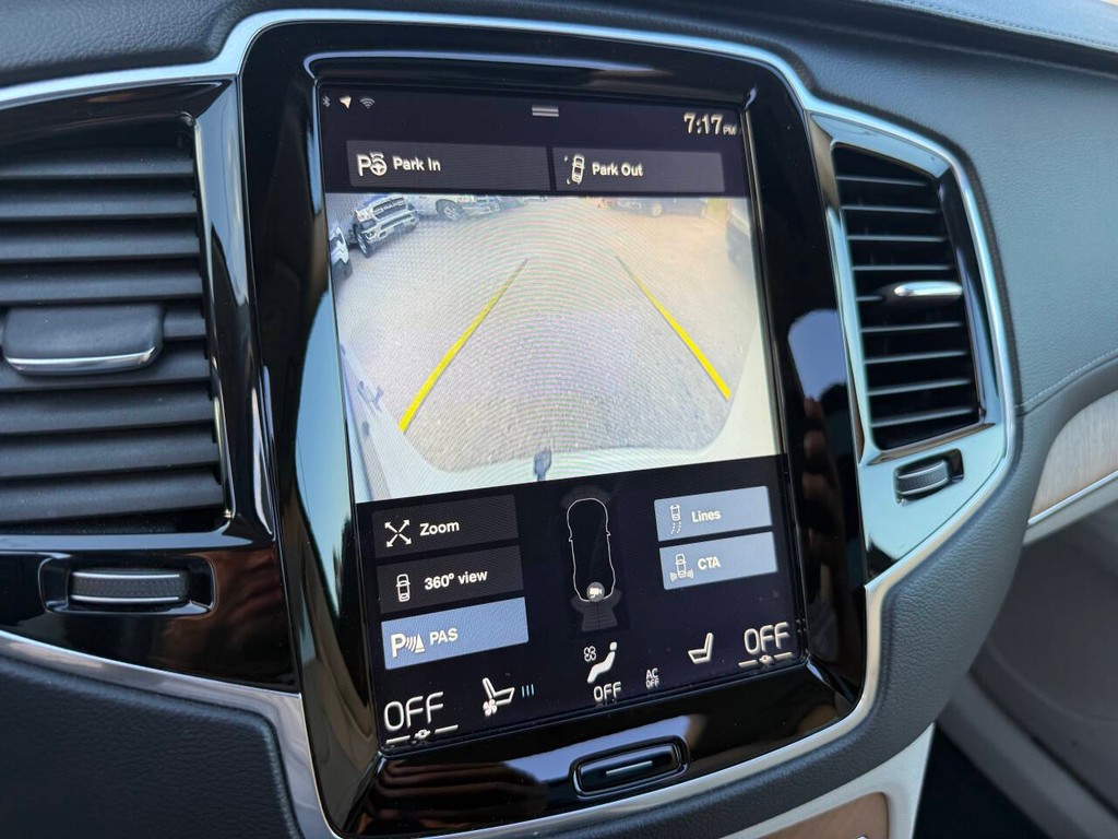 Volvo XC90 Vehicle Full-screen Gallery Image 28