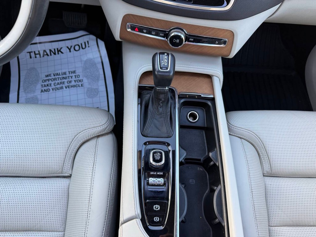 Volvo XC90 Vehicle Full-screen Gallery Image 30