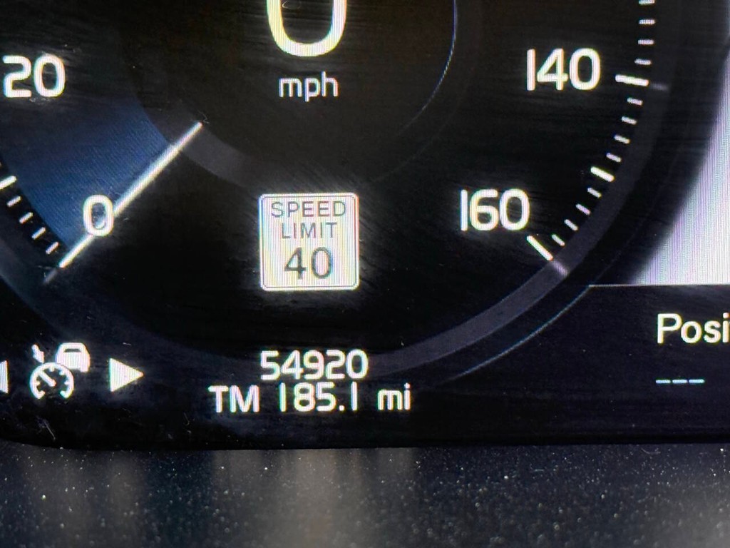 Volvo XC90 Vehicle Full-screen Gallery Image 34