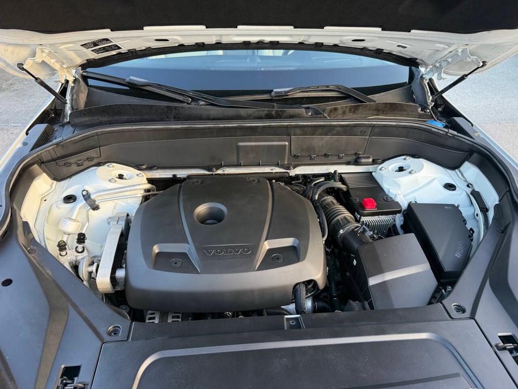 Volvo XC90 Vehicle Full-screen Gallery Image 37