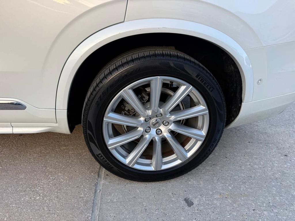 Volvo XC90 Vehicle Full-screen Gallery Image 38