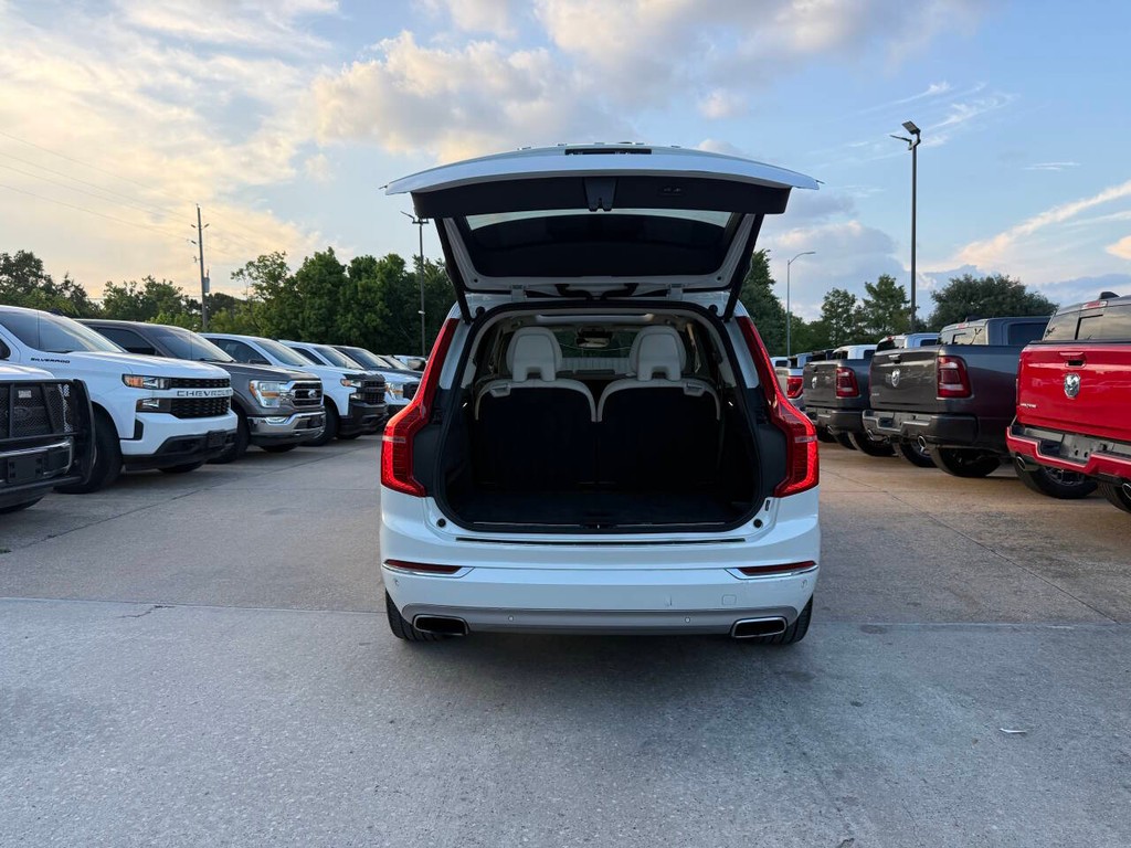 Volvo XC90 Vehicle Full-screen Gallery Image 39