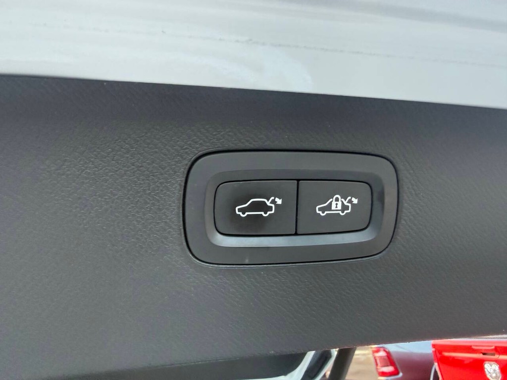 Volvo XC90 Vehicle Full-screen Gallery Image 40