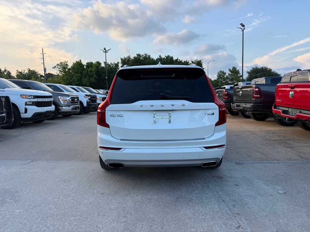 Volvo XC90 Vehicle Full-screen Gallery Image 41