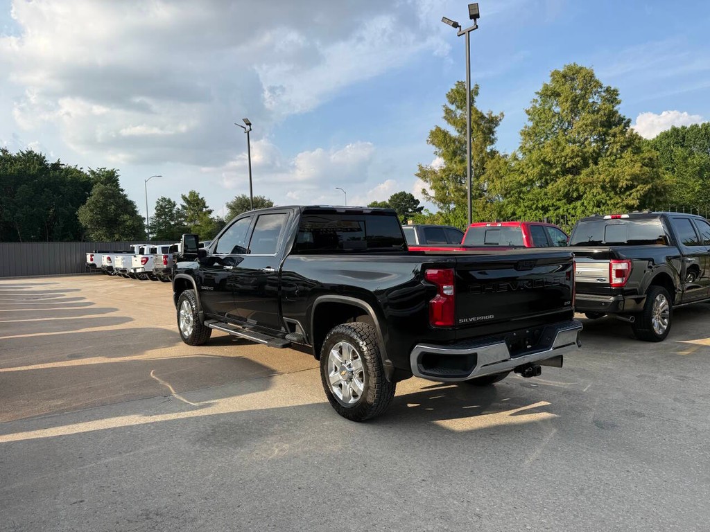 Chevrolet Silverado 2500HD Vehicle Full-screen Gallery Image 04