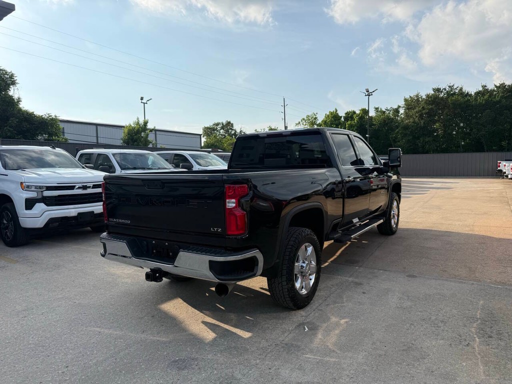 Chevrolet Silverado 2500HD Vehicle Full-screen Gallery Image 05