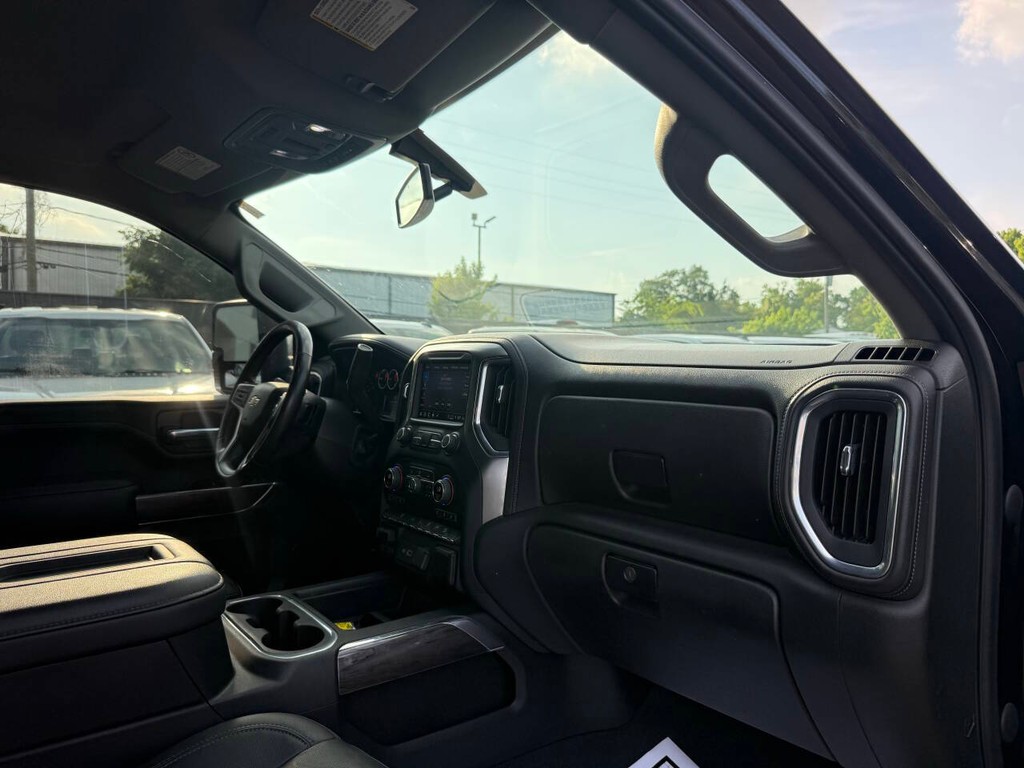 Chevrolet Silverado 2500HD Vehicle Full-screen Gallery Image 09