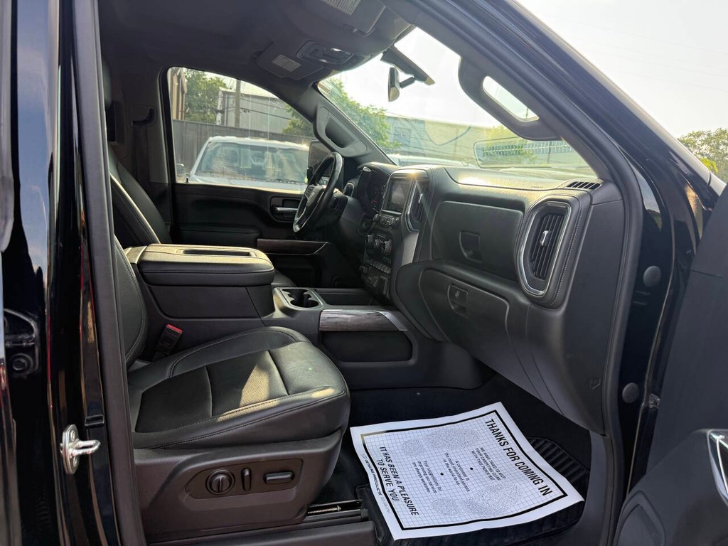 Chevrolet Silverado 2500HD Vehicle Full-screen Gallery Image 10