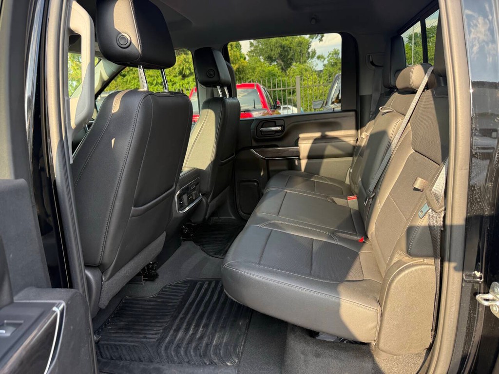 Chevrolet Silverado 2500HD Vehicle Full-screen Gallery Image 13