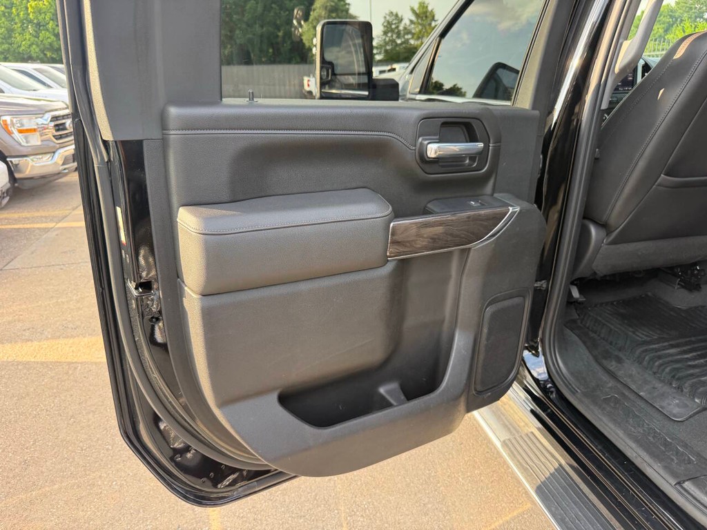 Chevrolet Silverado 2500HD Vehicle Full-screen Gallery Image 14