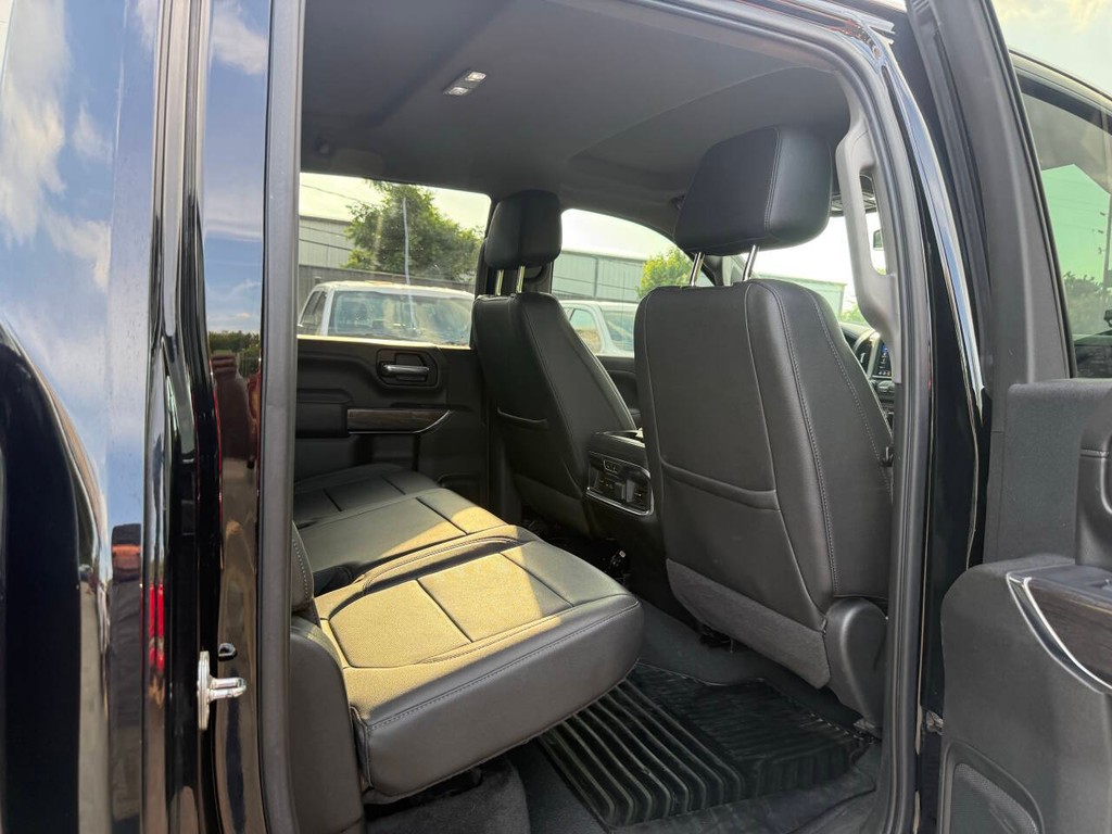 Chevrolet Silverado 2500HD Vehicle Full-screen Gallery Image 15