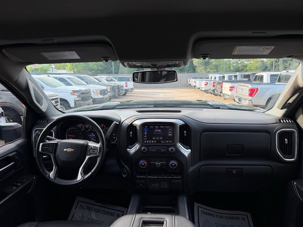 Chevrolet Silverado 2500HD Vehicle Full-screen Gallery Image 17