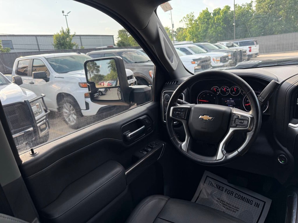Chevrolet Silverado 2500HD Vehicle Full-screen Gallery Image 19