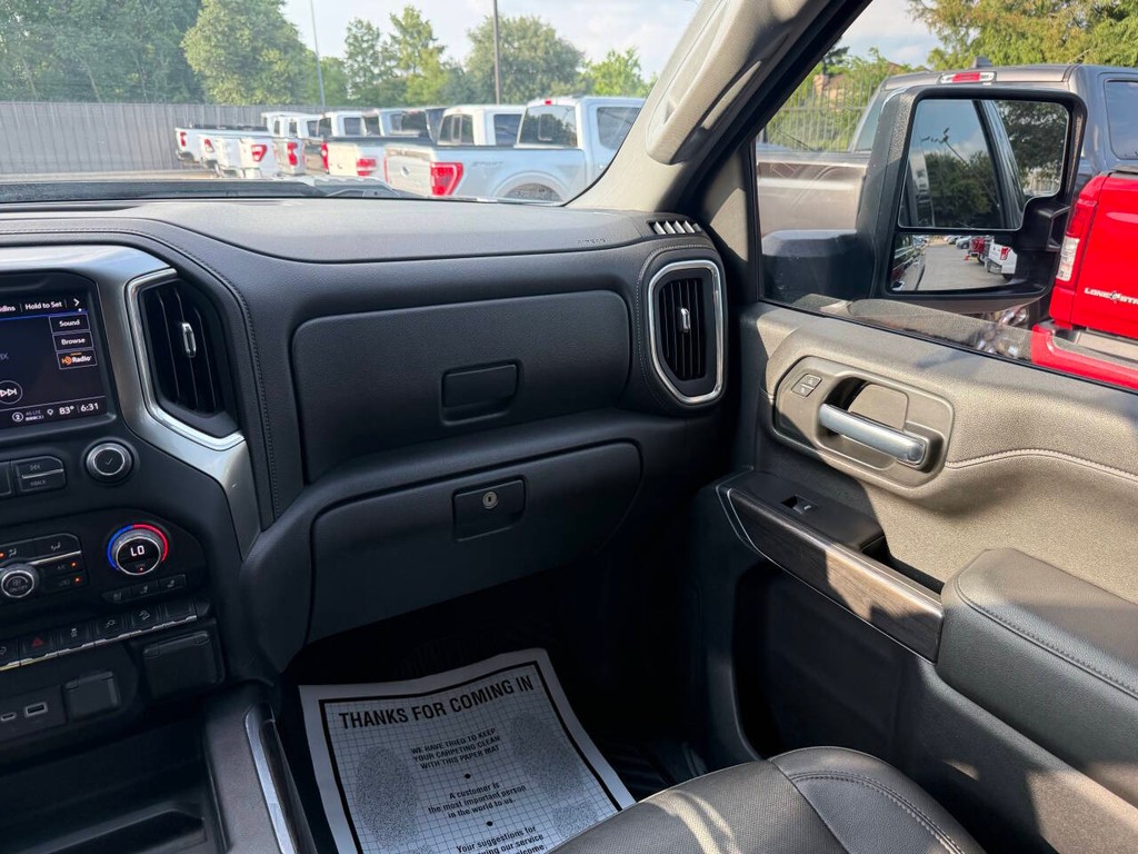 Chevrolet Silverado 2500HD Vehicle Full-screen Gallery Image 20