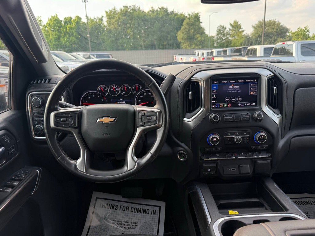 Chevrolet Silverado 2500HD Vehicle Full-screen Gallery Image 21