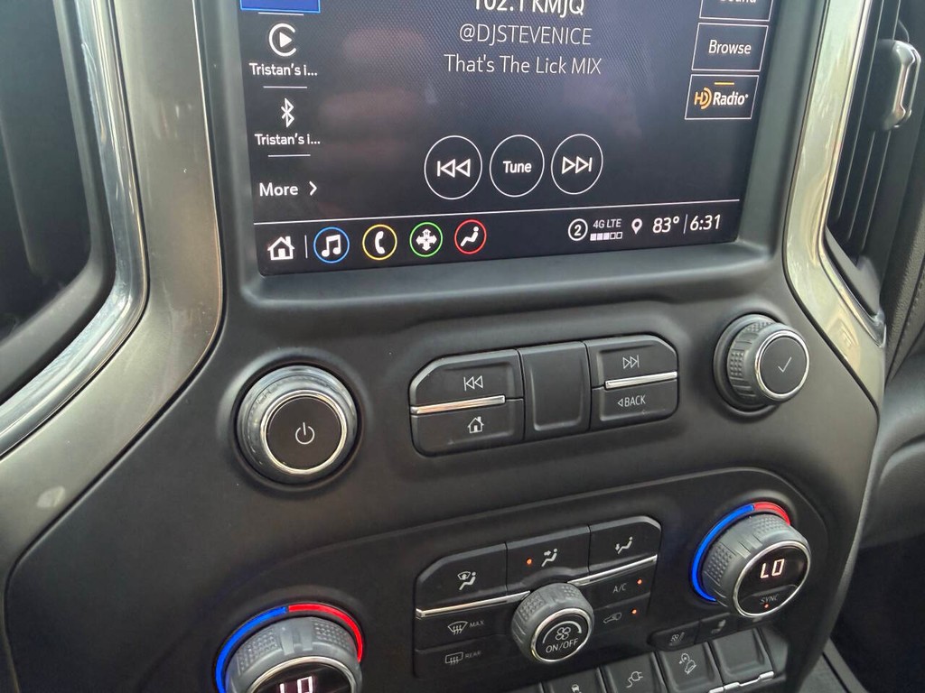 Chevrolet Silverado 2500HD Vehicle Full-screen Gallery Image 27