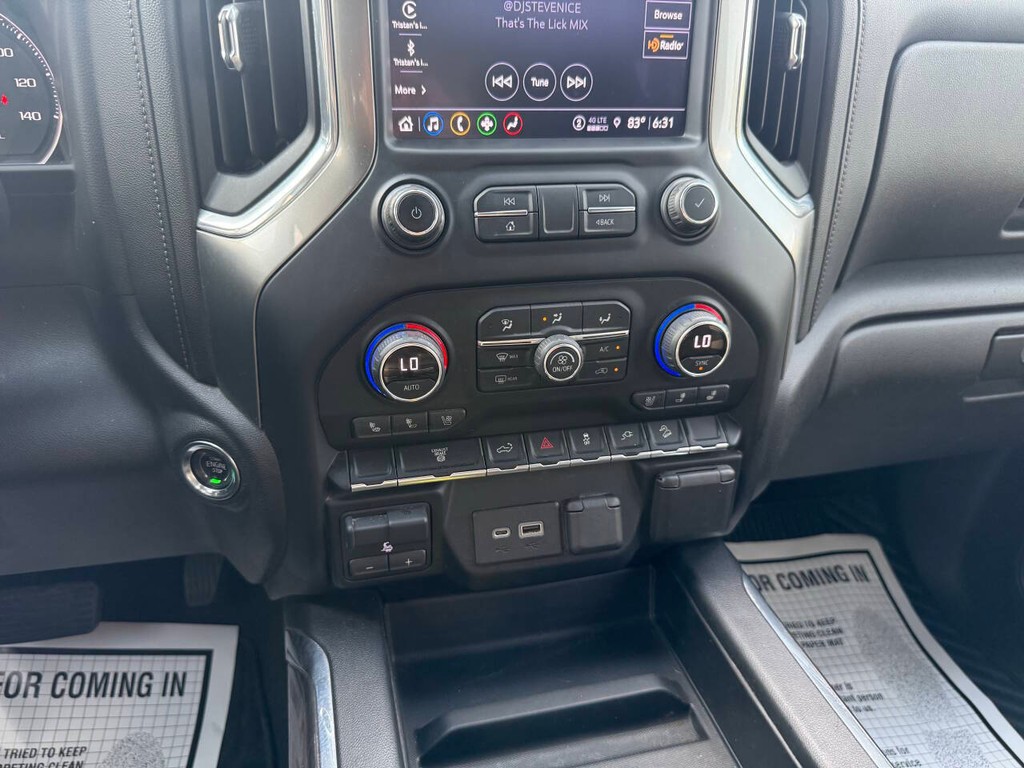 Chevrolet Silverado 2500HD Vehicle Full-screen Gallery Image 28