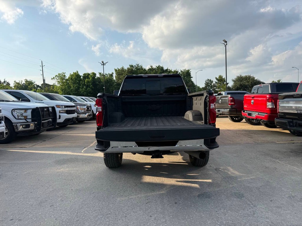 Chevrolet Silverado 2500HD Vehicle Full-screen Gallery Image 38