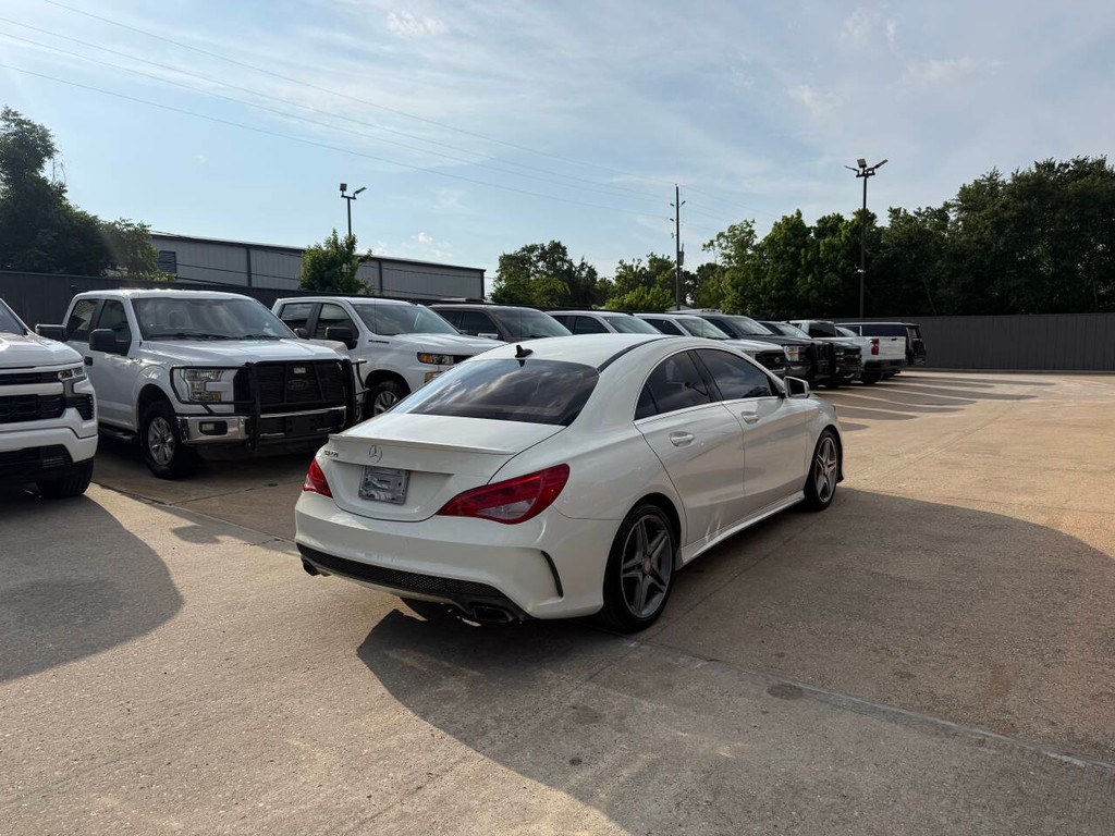 Mercedes-Benz CLA-Class Vehicle Full-screen Gallery Image 05