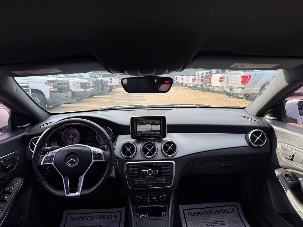Mercedes-Benz CLA-Class Vehicle Full-screen Gallery Image 17