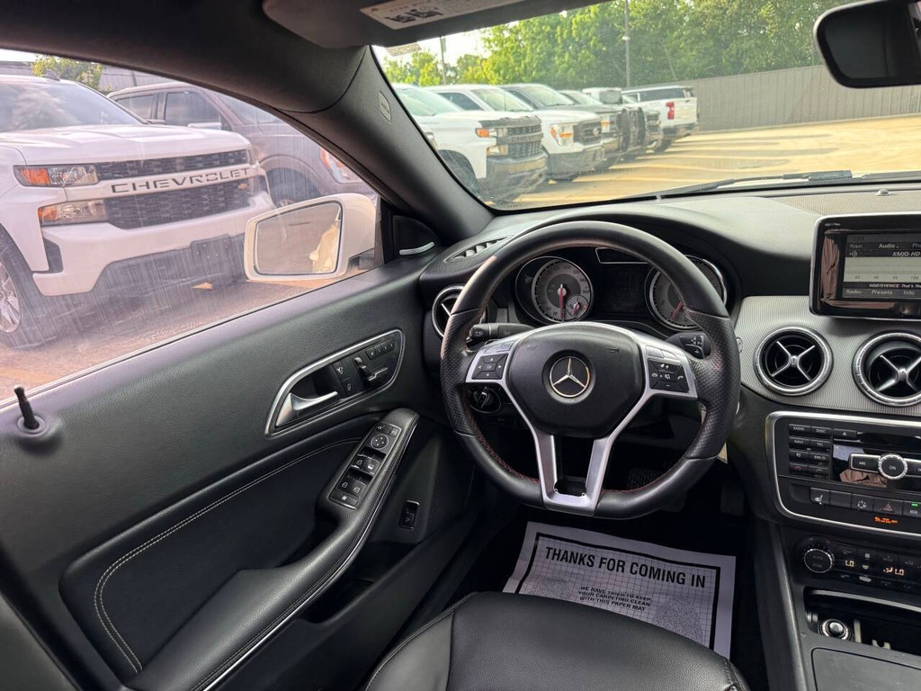 Mercedes-Benz CLA-Class Vehicle Full-screen Gallery Image 19