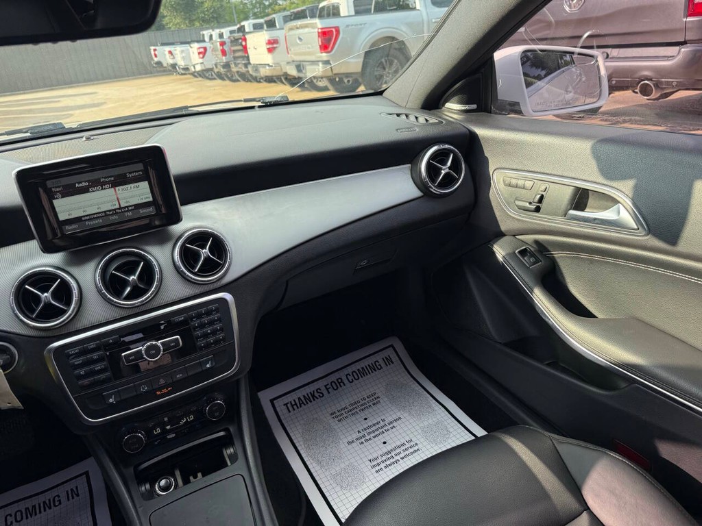 Mercedes-Benz CLA-Class Vehicle Full-screen Gallery Image 20