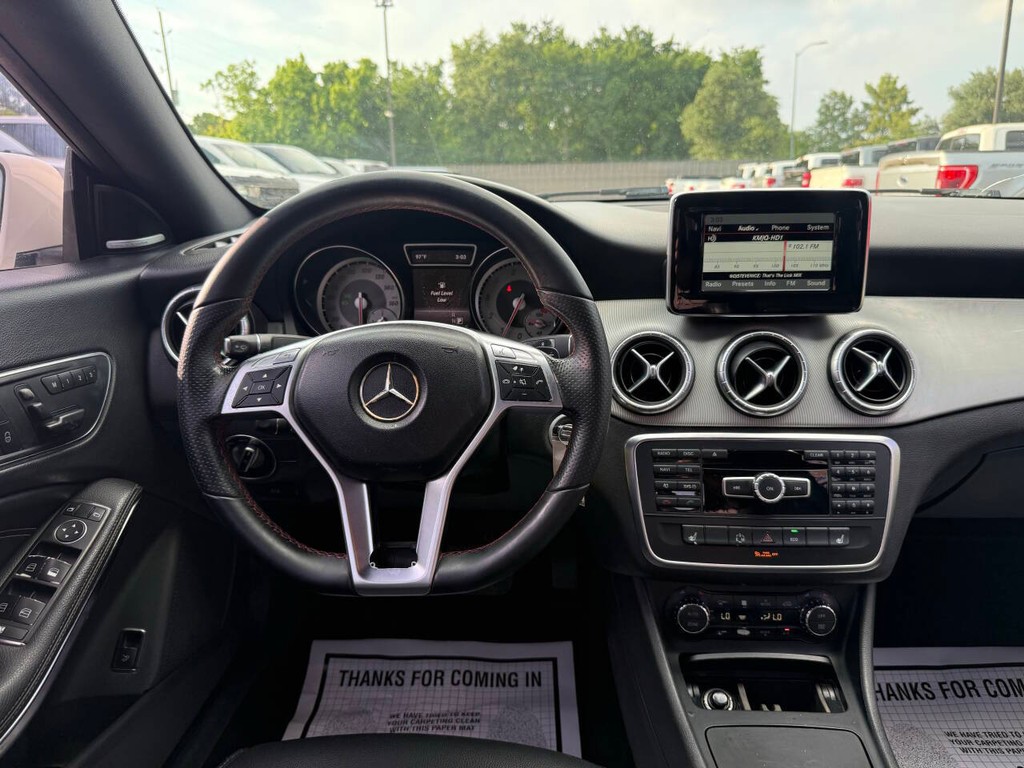 Mercedes-Benz CLA-Class Vehicle Full-screen Gallery Image 21