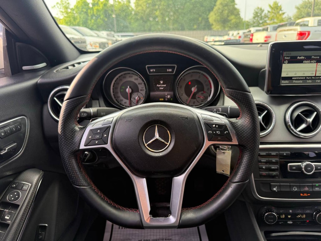 Mercedes-Benz CLA-Class Vehicle Full-screen Gallery Image 23