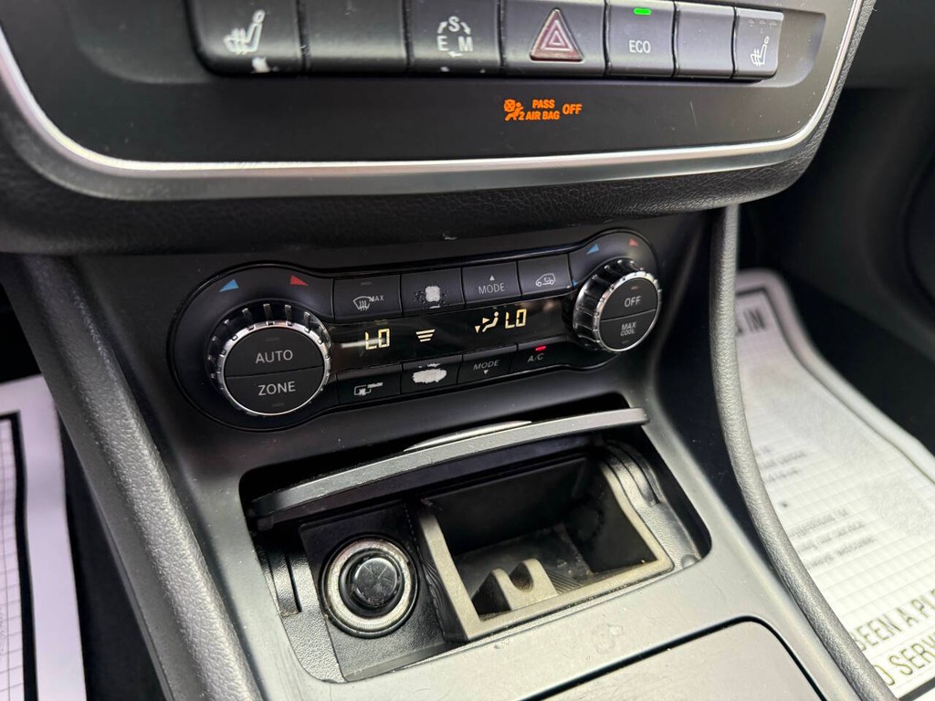 Mercedes-Benz CLA-Class Vehicle Full-screen Gallery Image 28