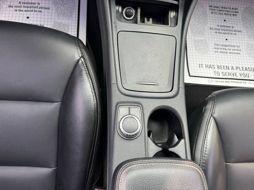 Mercedes-Benz CLA-Class Vehicle Full-screen Gallery Image 29