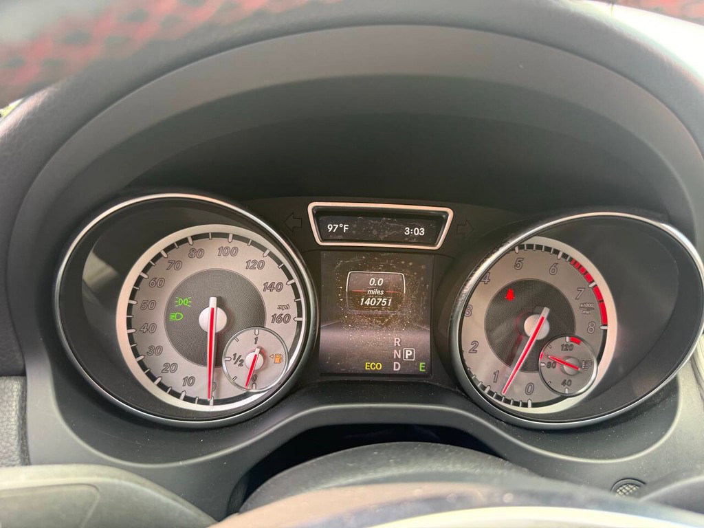 Mercedes-Benz CLA-Class Vehicle Full-screen Gallery Image 31
