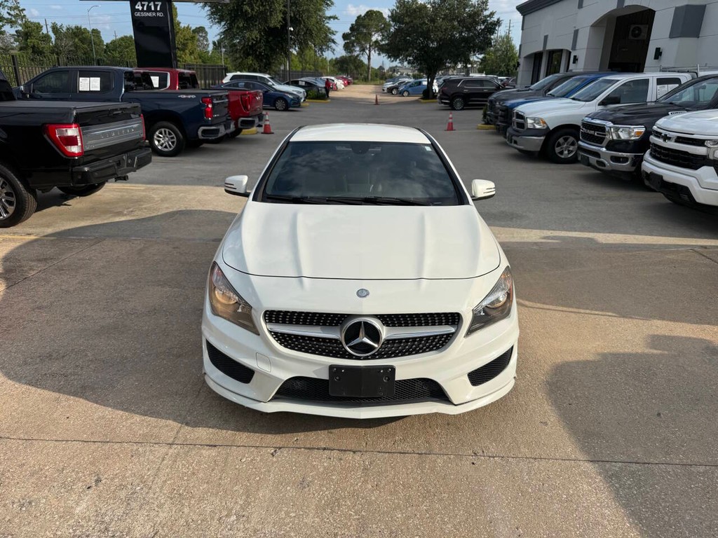 Mercedes-Benz CLA-Class Vehicle Full-screen Gallery Image 37