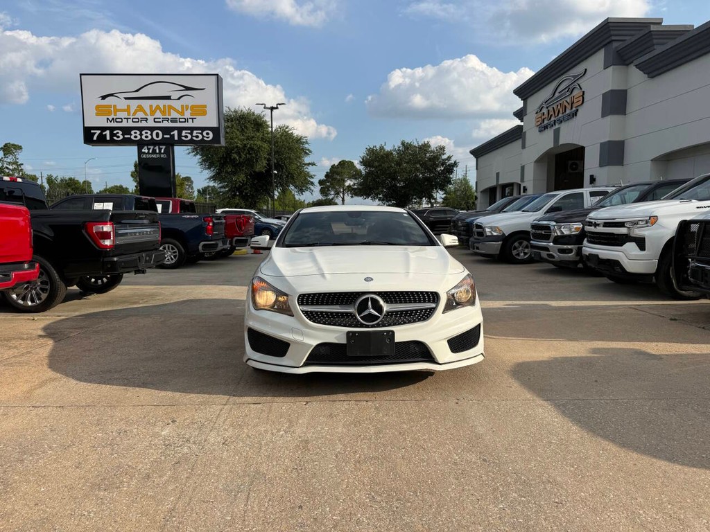 Mercedes-Benz CLA-Class Vehicle Full-screen Gallery Image 38