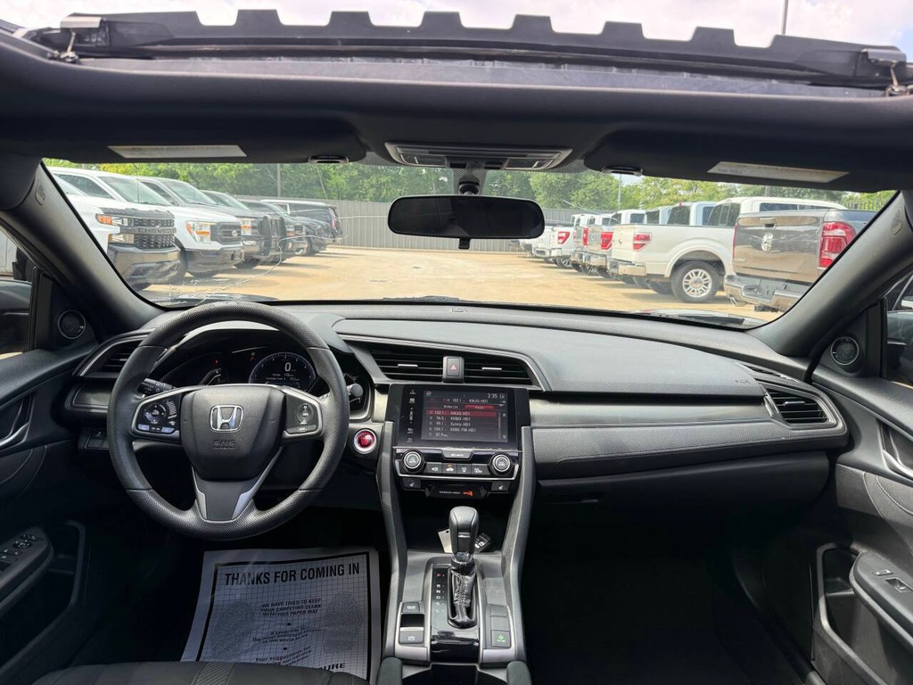 Honda Civic Hatchback Vehicle Full-screen Gallery Image 17