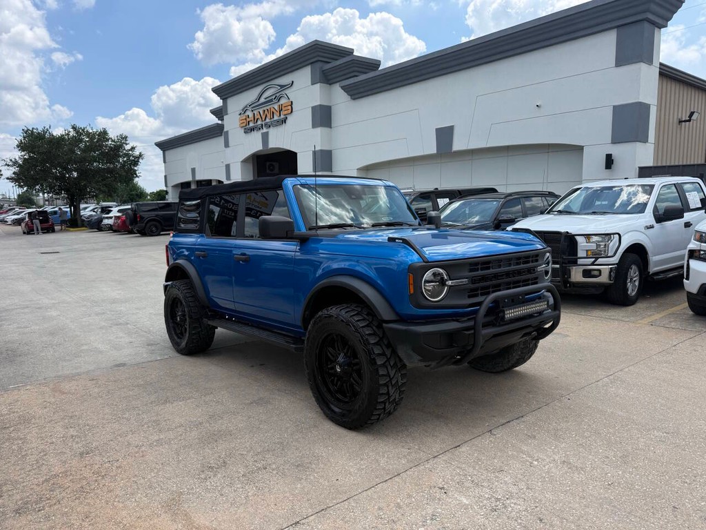 Ford Bronco Vehicle Full-screen Gallery Image 02