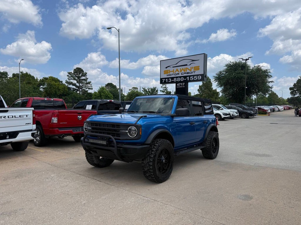 Ford Bronco Vehicle Full-screen Gallery Image 03