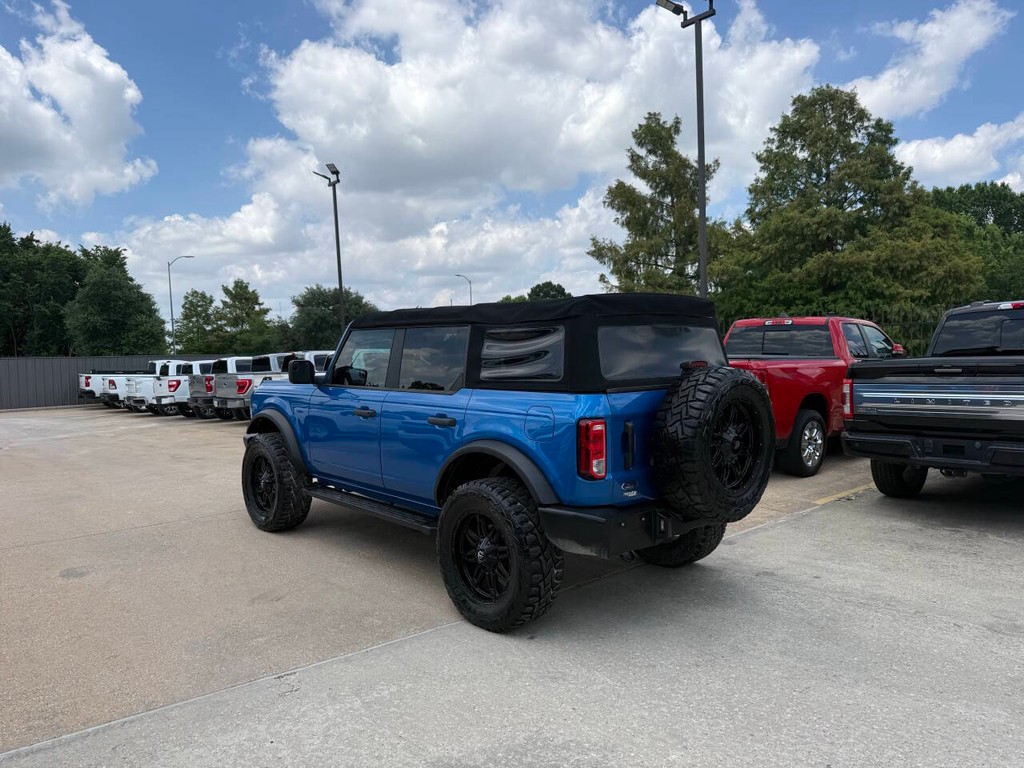Ford Bronco Vehicle Full-screen Gallery Image 04