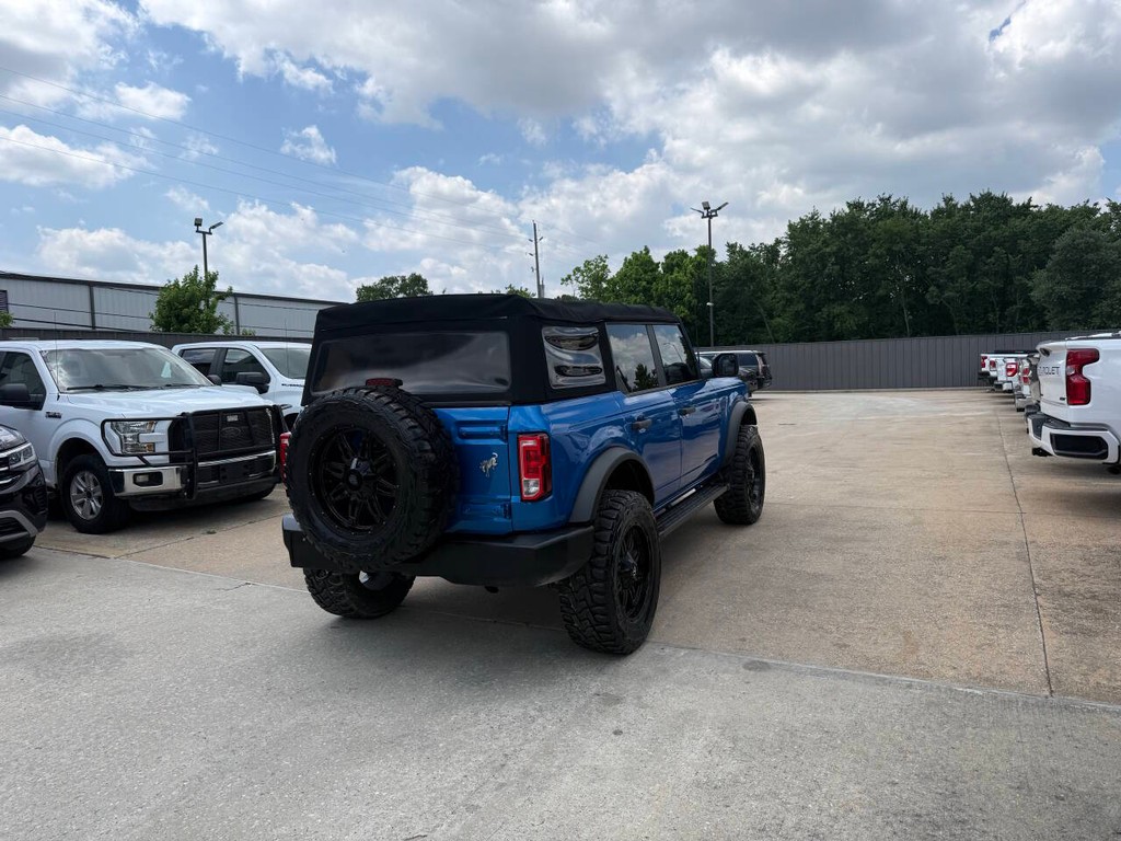 Ford Bronco Vehicle Full-screen Gallery Image 05