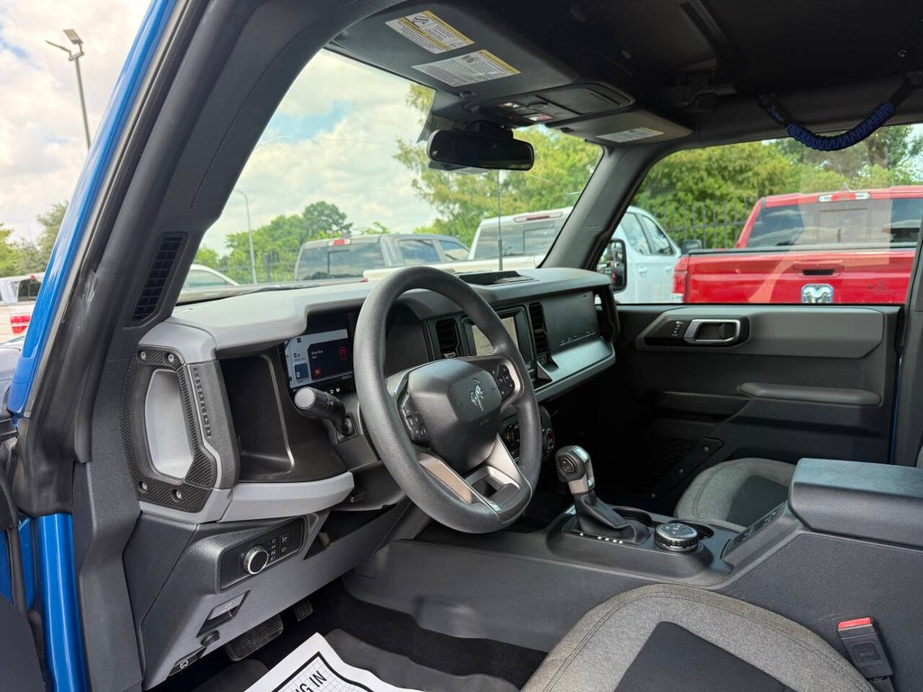 Ford Bronco Vehicle Full-screen Gallery Image 06
