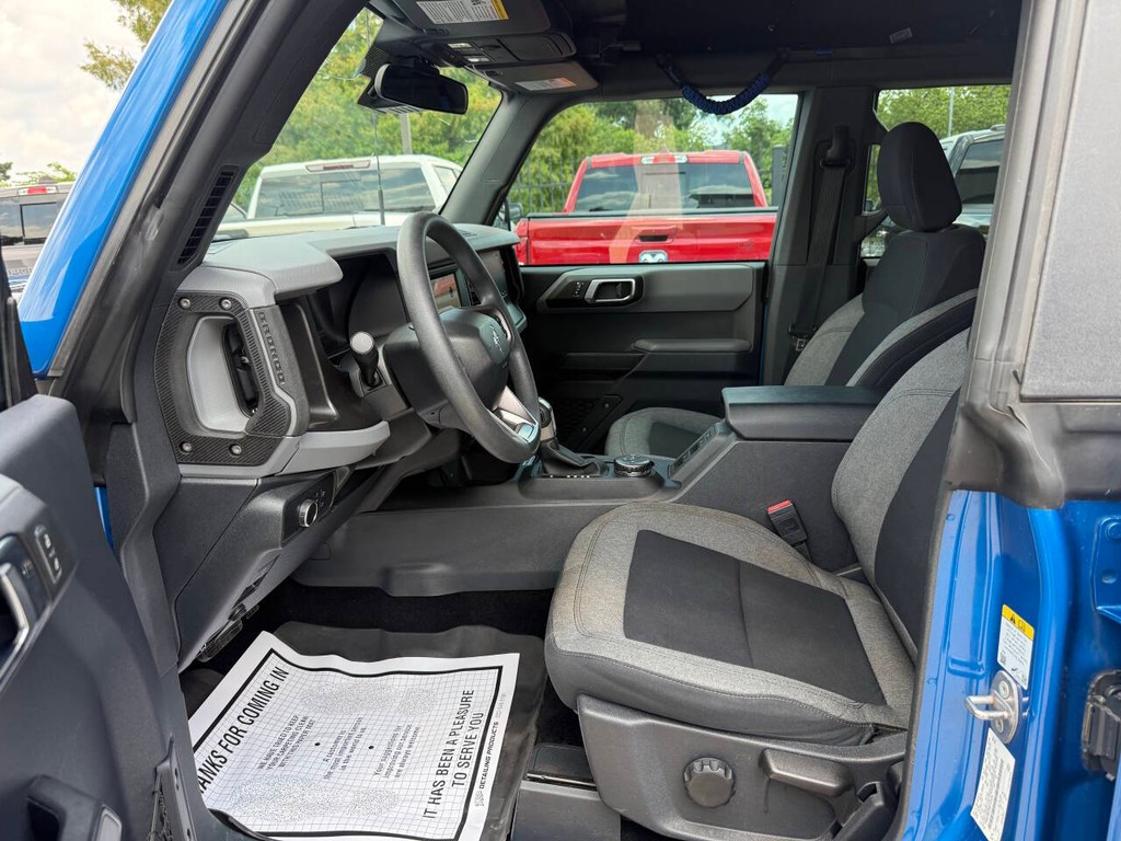 Ford Bronco Vehicle Full-screen Gallery Image 07