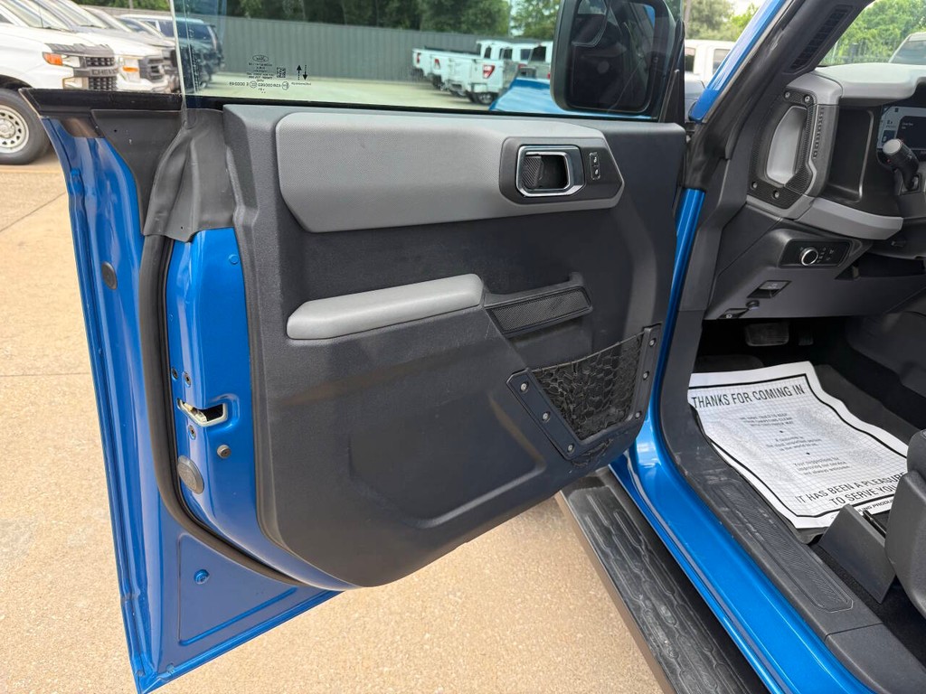 Ford Bronco Vehicle Full-screen Gallery Image 08