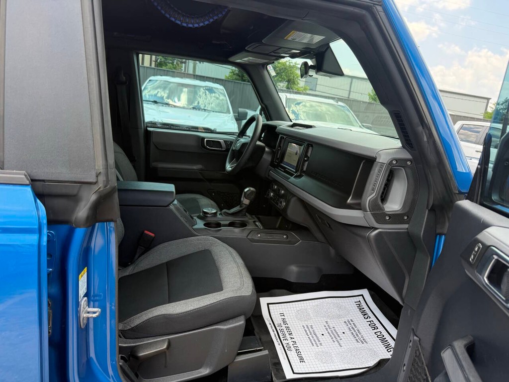 Ford Bronco Vehicle Full-screen Gallery Image 10