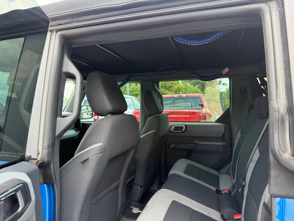 Ford Bronco Vehicle Full-screen Gallery Image 12