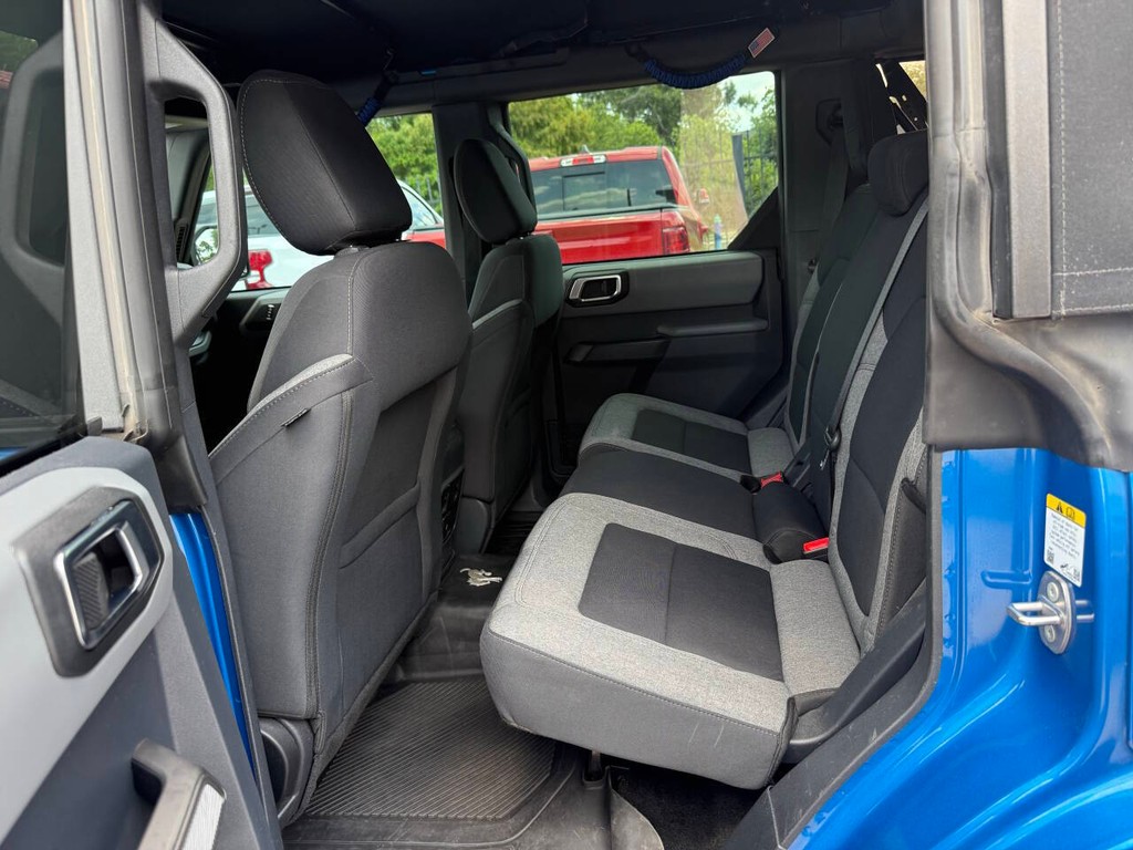 Ford Bronco Vehicle Full-screen Gallery Image 13