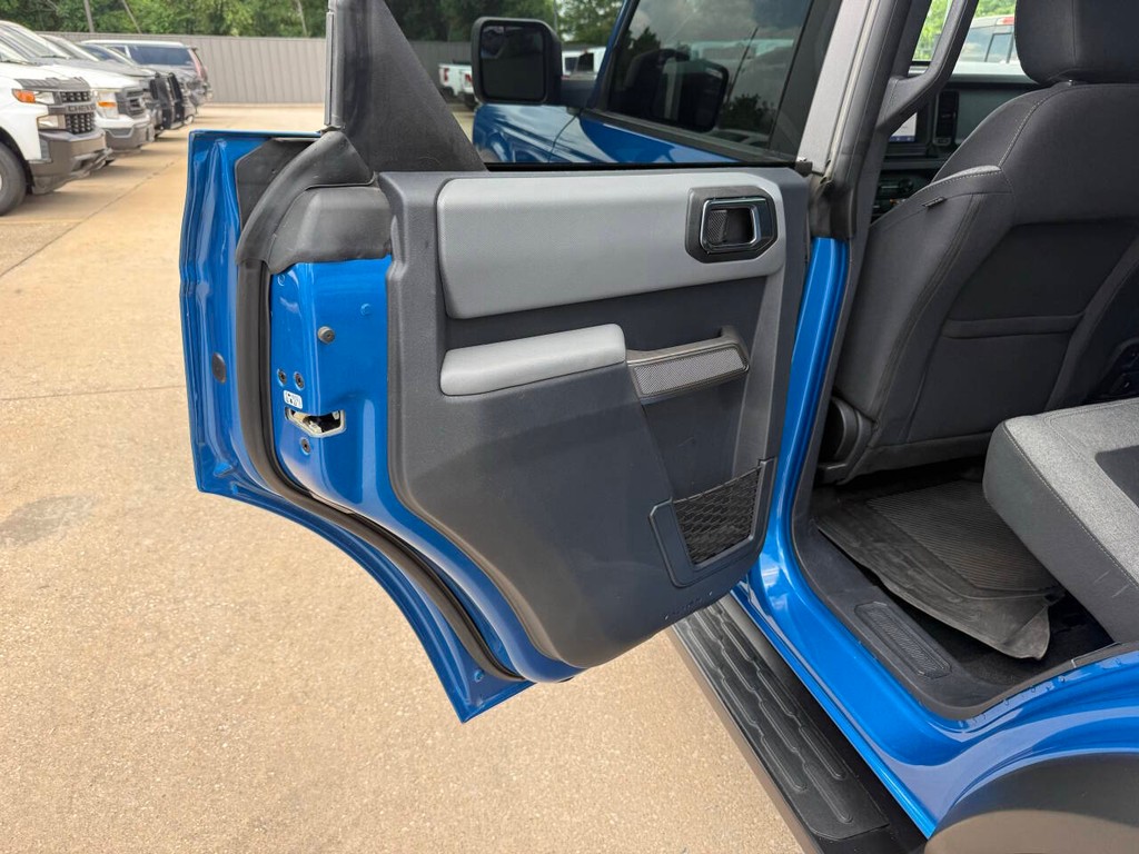 Ford Bronco Vehicle Full-screen Gallery Image 14
