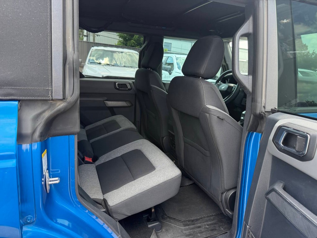Ford Bronco Vehicle Full-screen Gallery Image 15
